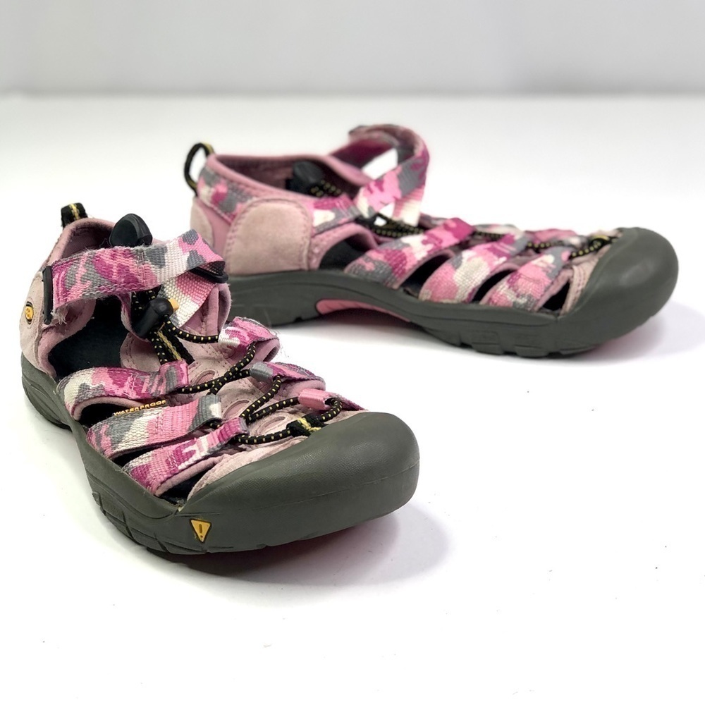 Keen classic water shoes sandals hiking waterproof washable pink camo 5